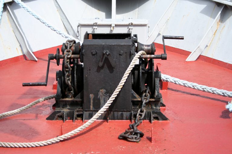Vertical vs. Horizontal Windlasses Which Windlass is Best for You